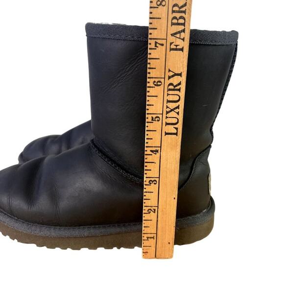 UGG Boots Kids 1 Classic Short Leather Water Resistant Wool Lined Comfy - Picture 8 of 12